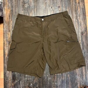 NWOT Columbia Men's Olive Cargo Shorts